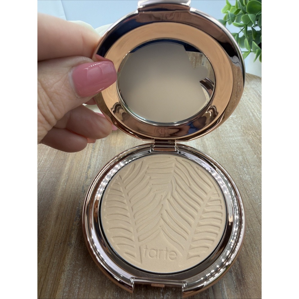 Tarte Amazon Clay Blurring Powder Foundation 20N Light Neutral